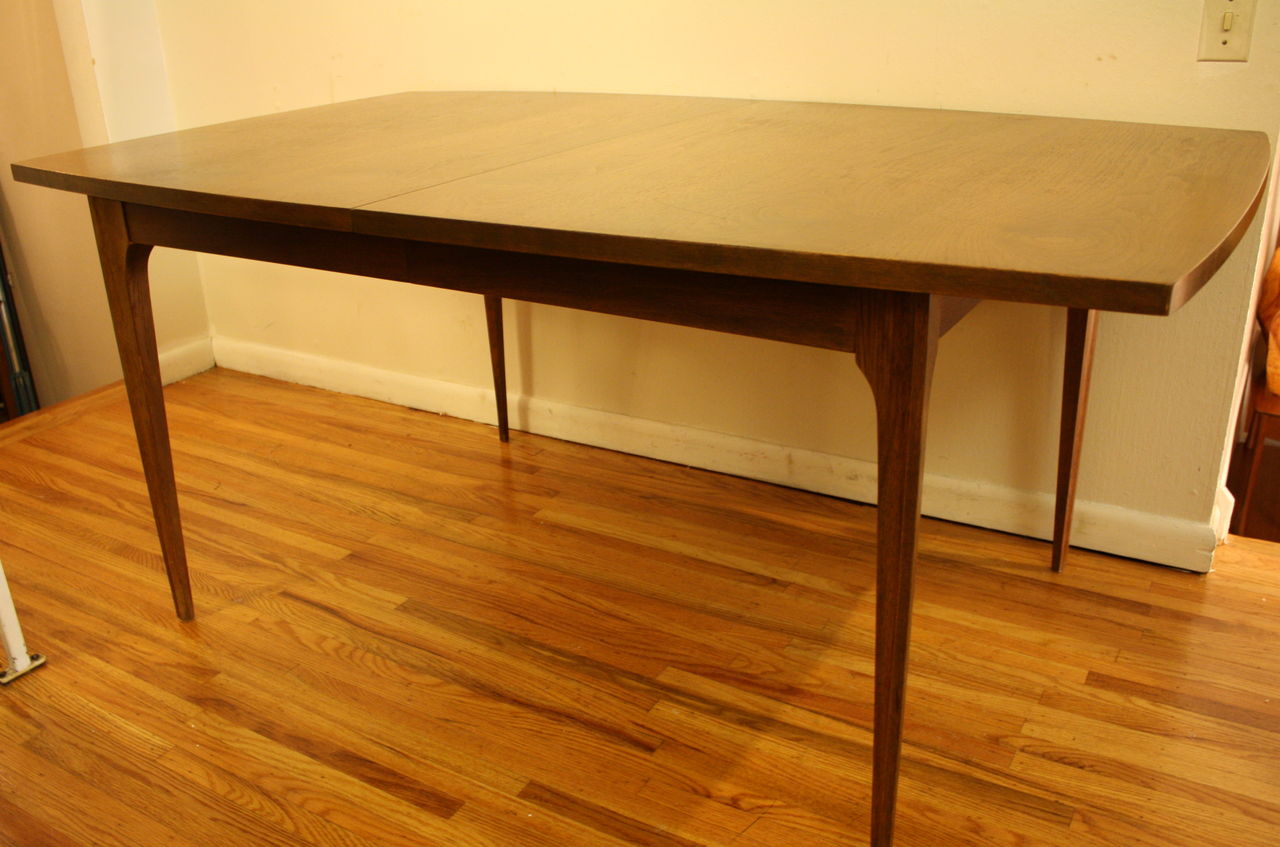 broyhill-brasilia-dining-table-1[1]